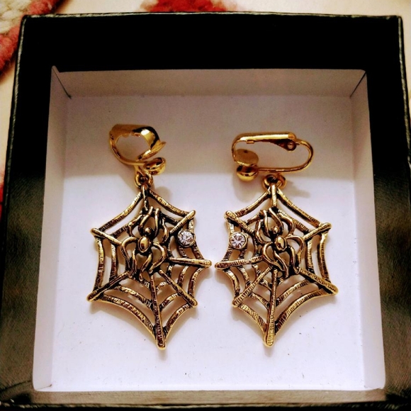Spiderweb Clip-on Earrings by Avon - Picture 2 of 2